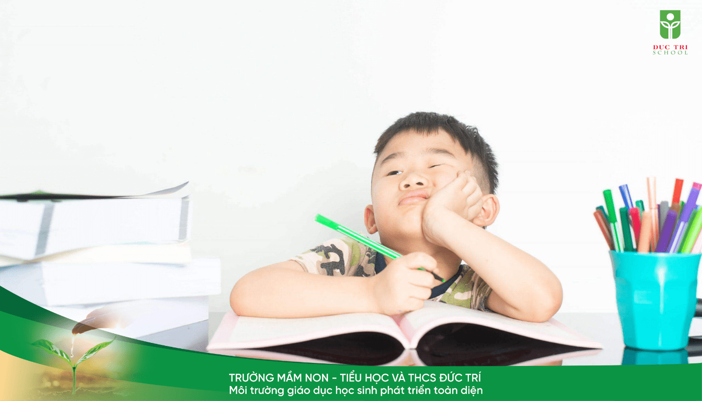 Ở độ tuổi của trẻ còn khá nhỏ nên thường ham chơi và mất tập trung gây nên tình trạng lười học