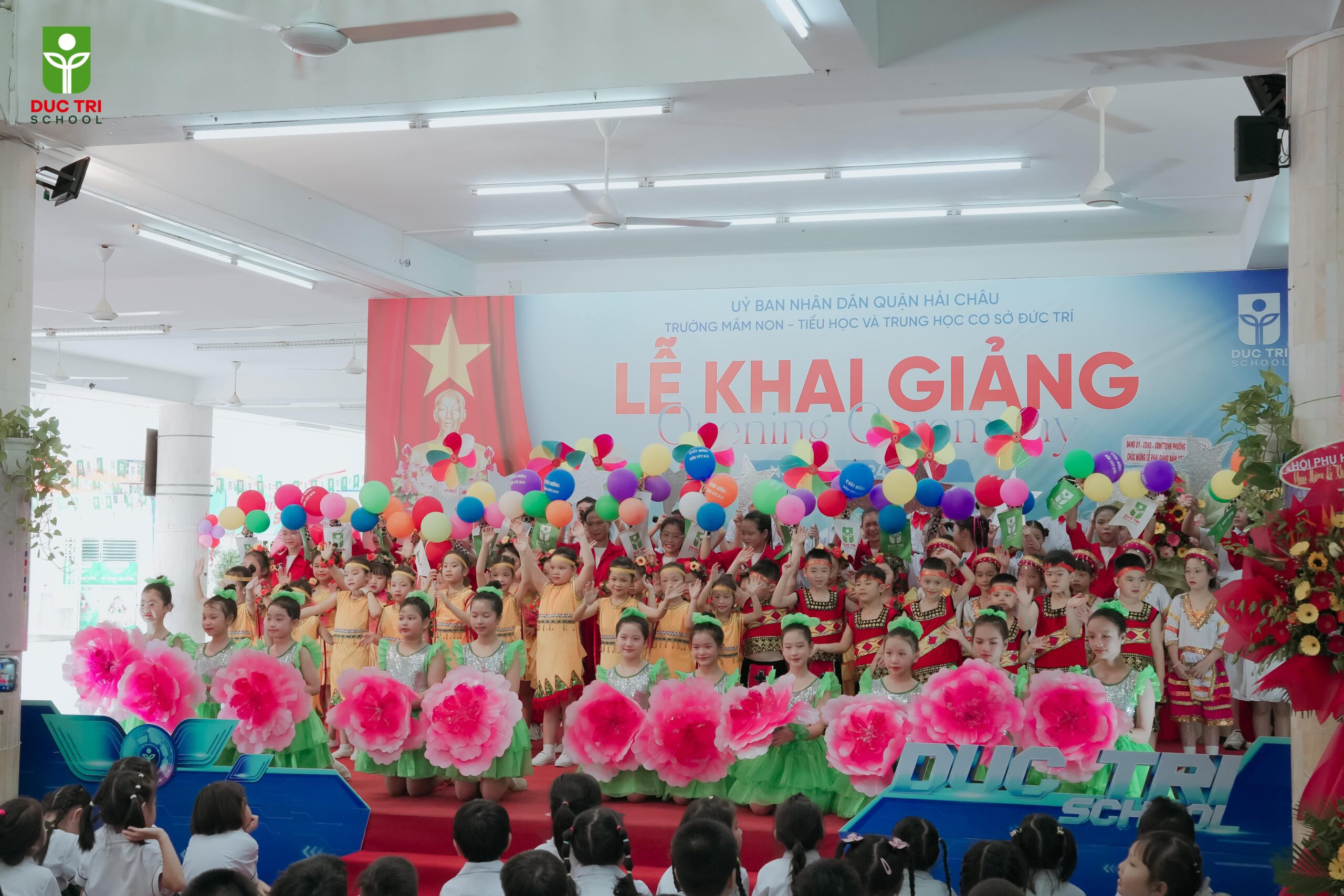 thay-va-tro-duc-tri-hao-huc-don-chao-nam-hoc-moi-2024-2025