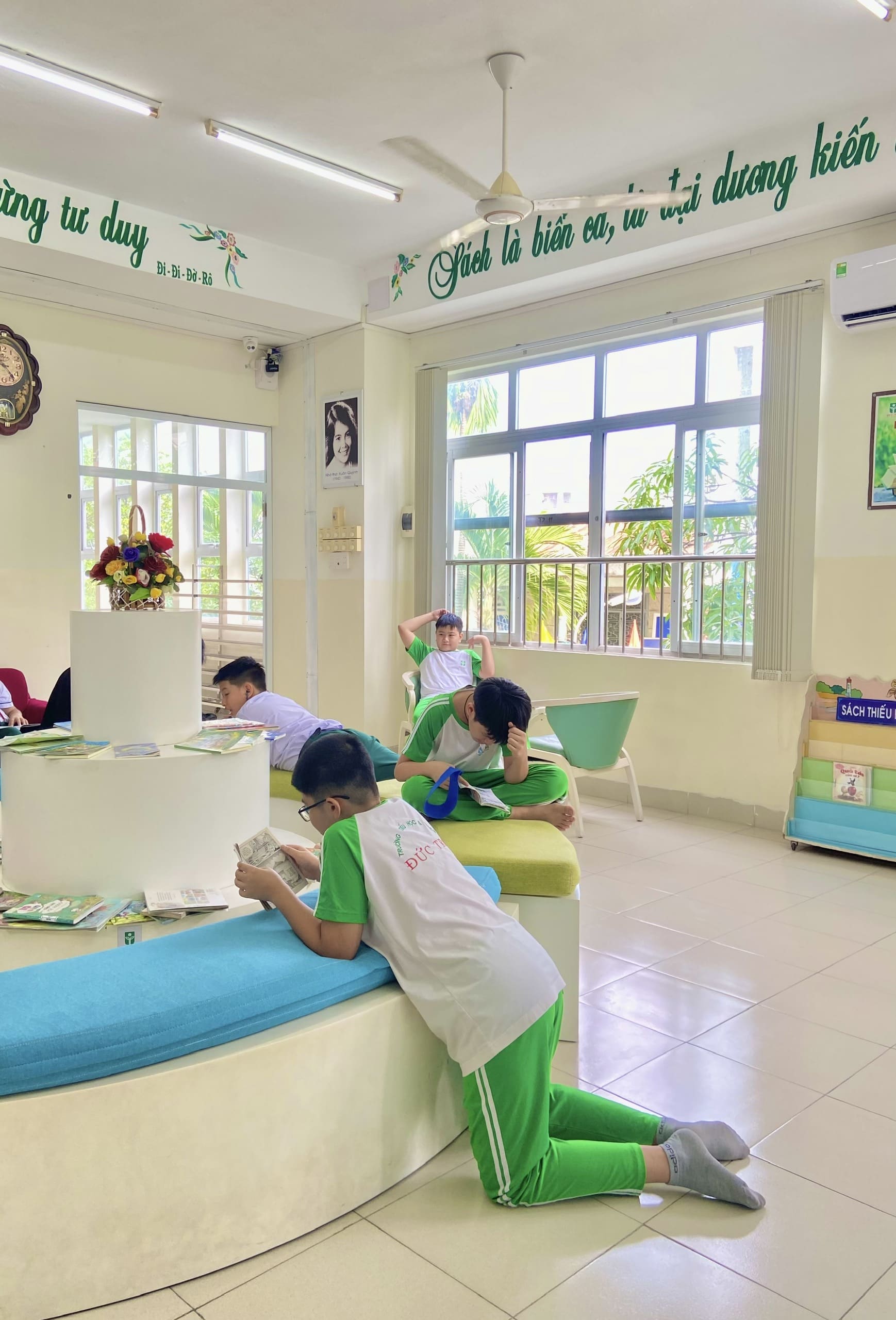 Không gian đọc sách tại thư viện trường