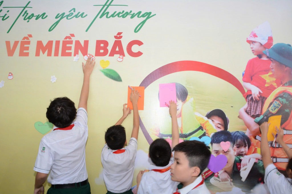 Học sinh Đà Nẵng gây quỹ ủng hộ trẻ em vùng bão lũ