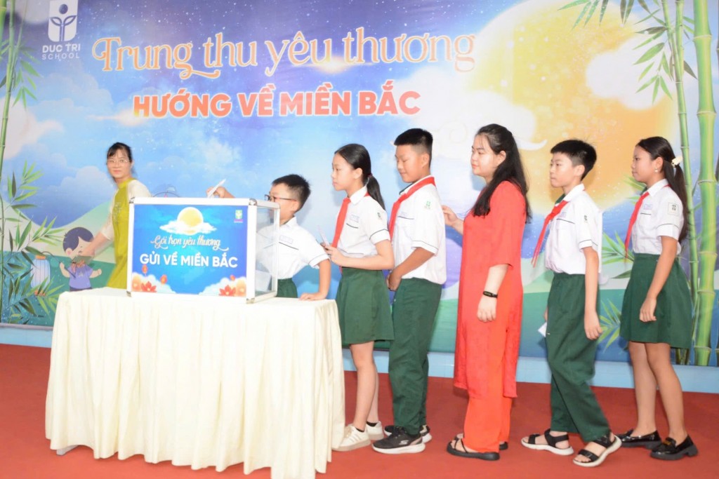 Học sinh Đà Nẵng gây quỹ ủng hộ trẻ em vùng bão lũ