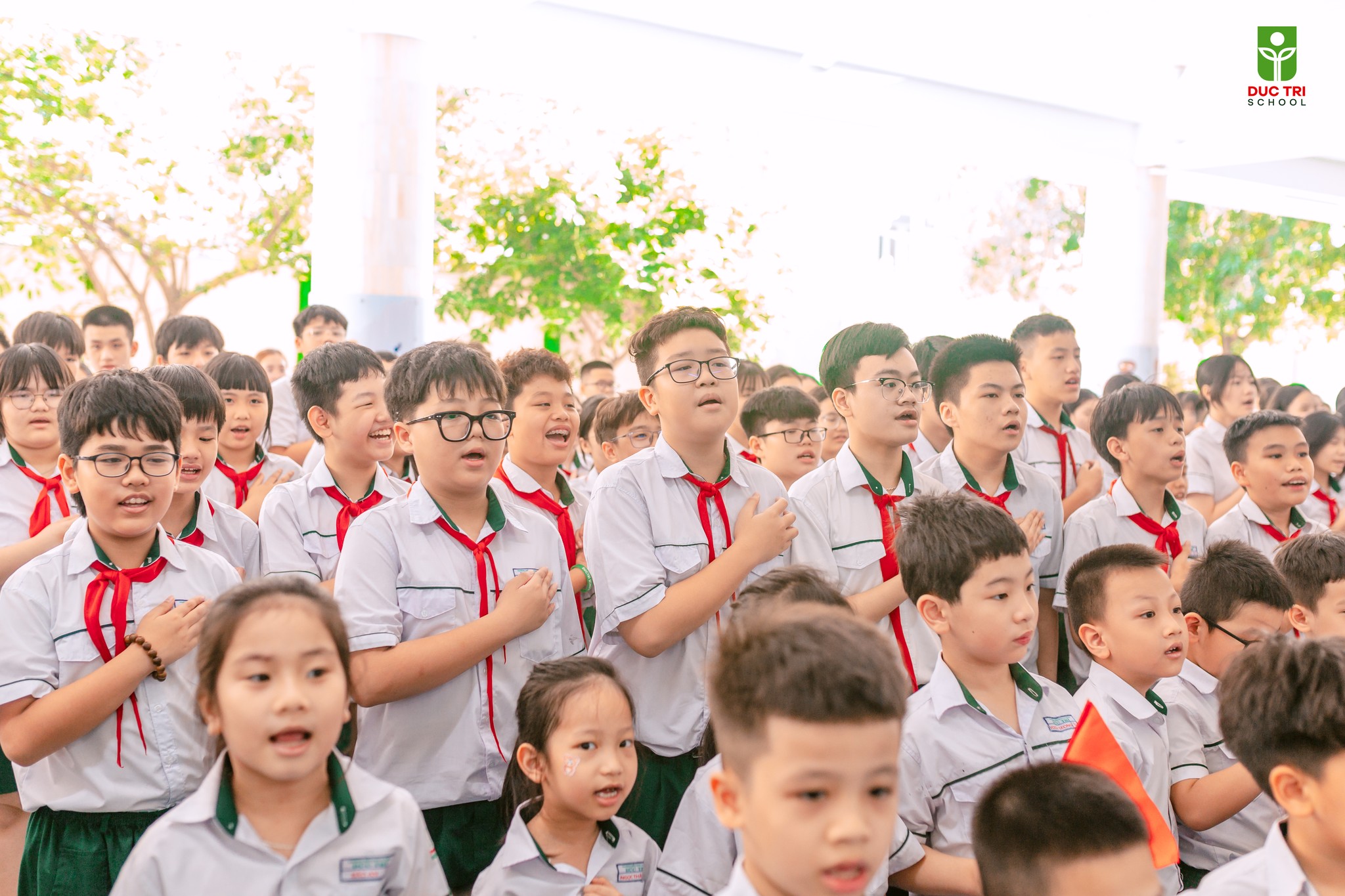 Bài học tháng Tư dưới sân trường