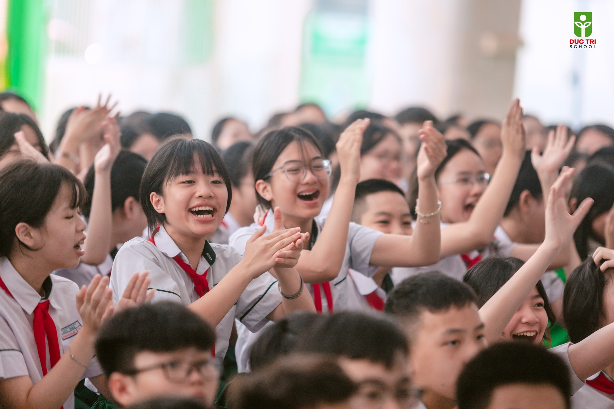 Bài học tháng Tư dưới sân trường