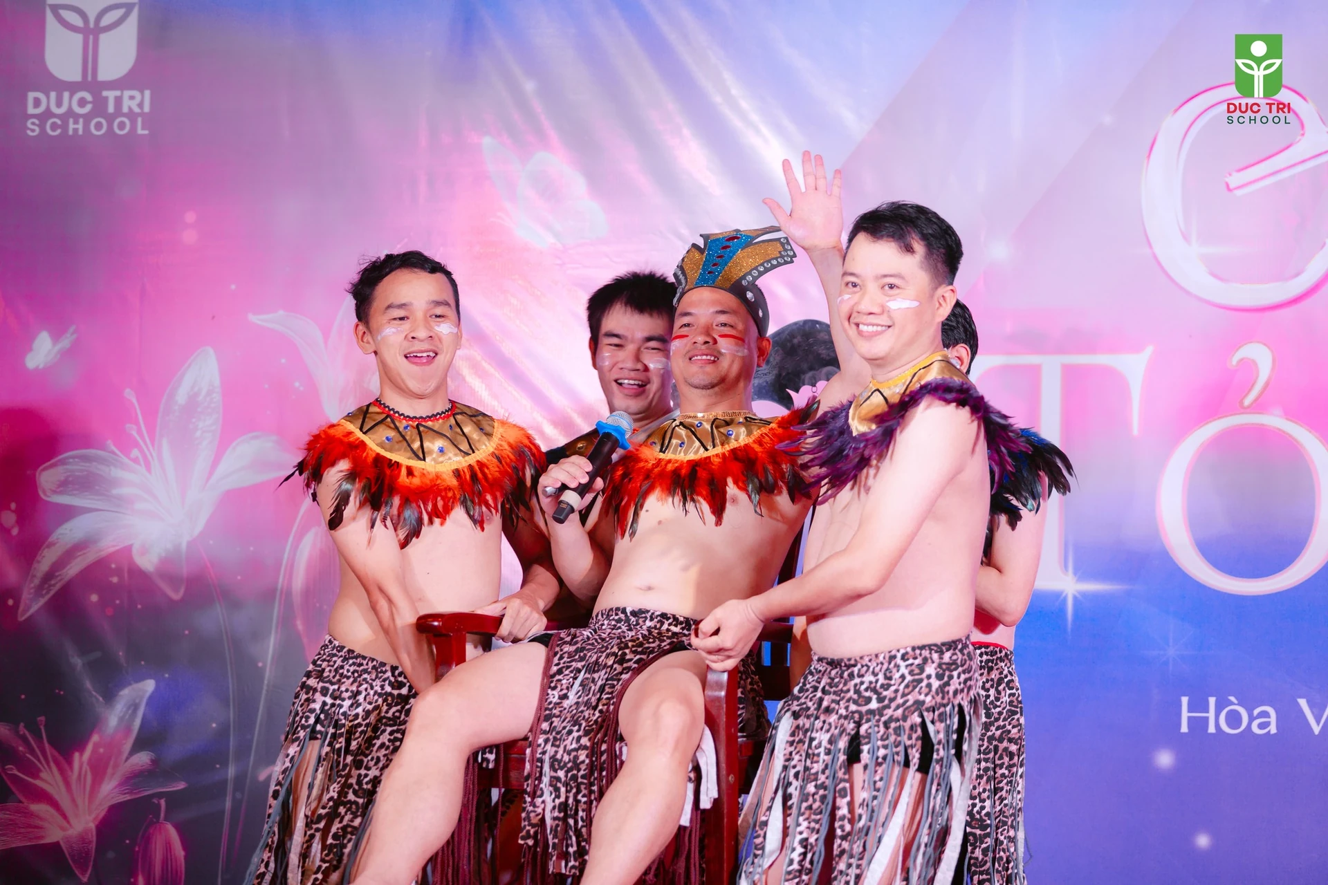 Các "anh trai" Đức Trí thể hiện tài năng