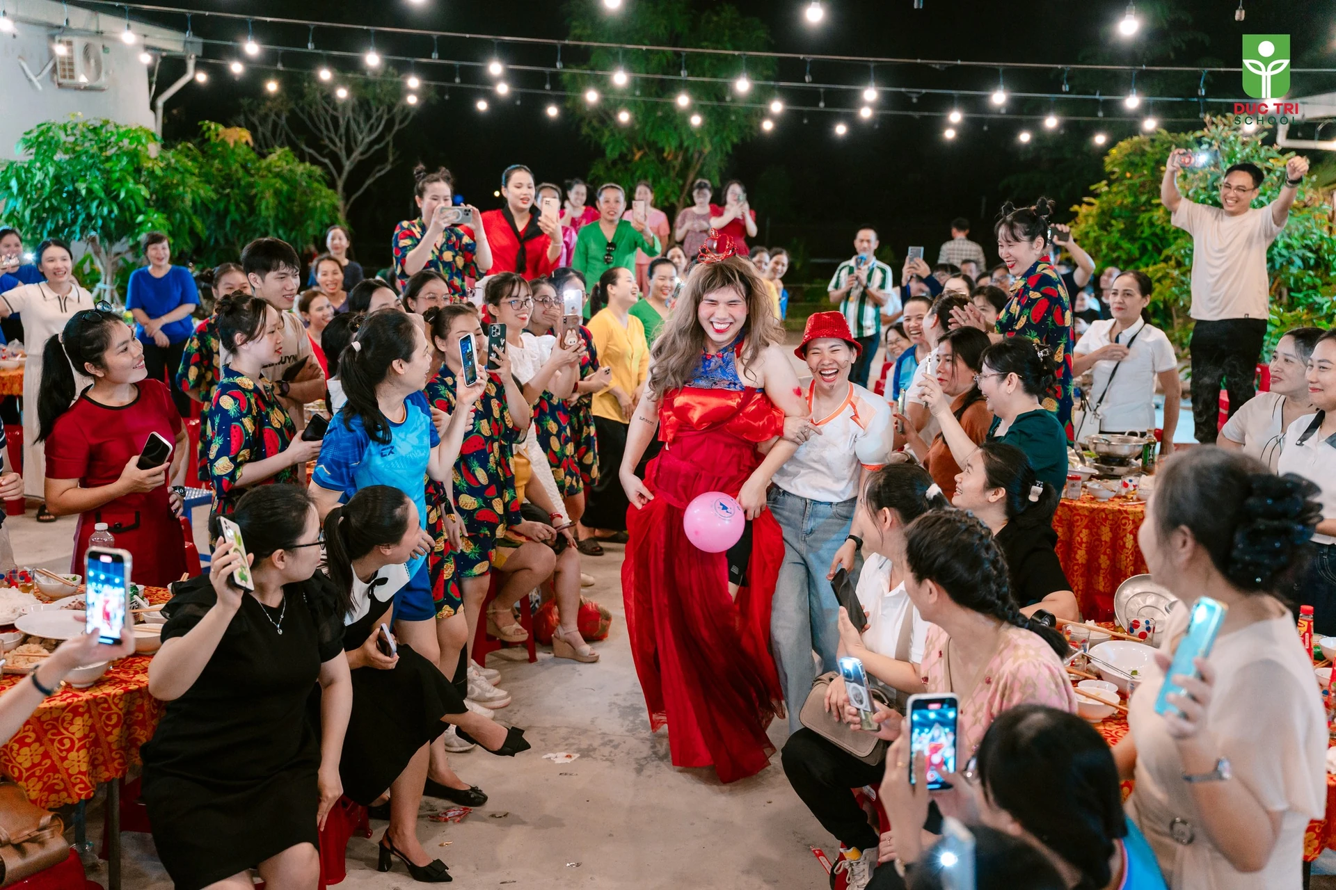 Màn hóa trang của tổ Năng khiếu